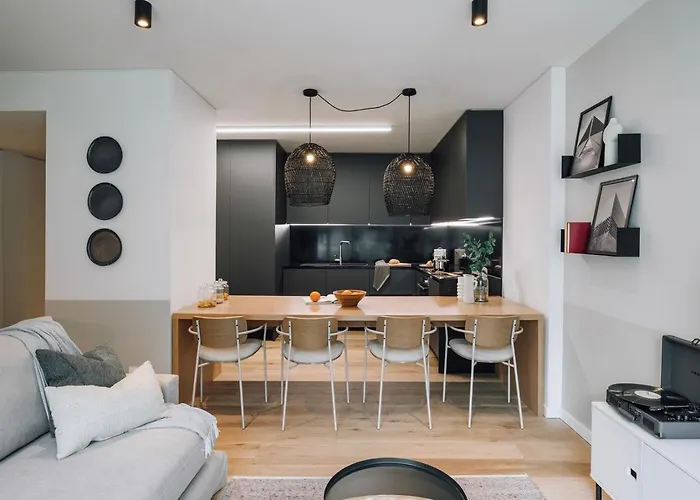 Milfontes - 2 Bedrooms And Shared Pool In Areeiro 아파트